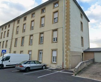 Appartement à vendre Serémange-Erzange. F1 de 35 m² habitables, situé au 1 er étage avec ascenseur
Comprenant une cuisine de 9,70 m², une pièce à vivre de 20 m², une salle de bains et un wc.
Très lumineux.
DPE D   GES B
Charges de copropriété 55€/mois
Travaux à prévoir.
IMMODM 03 82 57 31 87

Honoraires à la charge du vendeur.  Dans une copropriété de 30 lots. Quote-part moyenne du budget prévisionnel 55 €/an. Aucune procédure n'est en cours. Classe énergie D, Classe climat B Montant estimé des dépenses annuelles d'énergie pour un usage standard : entre 710.00 € et 1010.00 € sur les années 2021, 2022 et 2023 (abonnements compris). Les informations sur les risques auxquels ce bien est exposé sont disponibles sur le site Géorisques : georisques.gouv.fr.