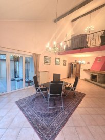 Immo Nordstrooss vous propose cette belle maison jumelée à vendre dans le beau village de Buschrodt, commune de Grosbous-Wahl. 

La maison est située dans une rue calme (zone 30) avec une surface totale de +/- 292m² dont +/- 211.7m² habitable et implantée sur un terrain de 4,82ares, elle a été construite en 1999 et agrandi en 2007,
avec des finitions soignées et matériaux de qualité 
dans un environnement calme au coeur de la nature. 

La maison se compose comme suit: 
Niveau rue: - spacieux hall d'entrée avec coin vestiaire - 1 chambre à coucher ou bureau - buanderie / cave/ chaufferie - cave à vin - 2 garages dont 1 pour 2 voitures. 

1er niveau: (niveau jardin) - 1 belle cuisine équipée avec sortie sur une spacieuse véranda - séjour /salle à manger de +/- 45 m² - 2 chambres à coucher - salle de bain avec baignoire, wc, lavabo - wc séparé.

2ème niveau: - 1 chambre à coucher - salle de douche avec wc, lavabo - spacieuse mezzanine pour bureau, salle de jeux, coin fitness, coin lecture... 

Extérieur: - spacieuse terrasse avec coin jardin / potager. Atouts: - Châssis PVC et fenêtre double vitrage - Porte en chêne massif - Feu ouvert et poêles à bois - Véranda avec poêle à bois équipé d'un toit ouvrant avec marquise électrique 

Toutes les commodités (commerces, restaurants, médecin, pharmacie...) dans un rayon de 10 km.

Pour plus de renseignements ou une visite (visites également possibles le samedi sur rdv), veuillez contacter le 691 850 805.

Proposition de crédit/financement à taux compétitif d'une banque luxembourgeoise incluse dans nos services gratuit.