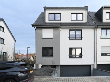 A VISITER !!!

Appartement duplex à vendre dans le quartier Ribeschpont à Dudelange. 
Spacieux, moderne et dans un quartier super calme tout en restant proche des commerces, écoles, transports et axes routiers.  
Il s'agit d'un grand duplex de ±170 m² habitables, situé dans une petite copropriété de seulement 2 unités, dans une rue résidentielle très calme et agréable. 
L'appartement date de 2013 et a été rénové en 2018. Il se trouve dans un état impeccable. Il est moderne, très bien isolé et offre de beaux volumes pour une famille.  
Détails intéressants : 
- Grande terrasse de 14,30 m² avec belle vue dégagée 
- 4 chambres 
- Grand séjour lumineux avec cuisine ouverte entièrement équipée 
- 2 salles de douche 
- Double garage privatif en longueur + cave 
- Climatisation sur les deux étages 
- Chauffage au sol au 1er étage 
- Alarme 
- Panneaux photovoltaïques (24) avec autoconsommation + batterie de stockage 
- Triple vitrage 
- Très bonne isolation thermique et acoustique 
- Classe énergétique A+/B  

Disposition : 
1er niveau : Hall d'entrée, cuisine ouverte, grand séjour avec accès terrasse, WC séparé, salle de douche et 1 chambre.  
2e niveau : 3 chambres supplémentaires, salle de douche et accès grenier.  Sous-sol : Double garage privatif + cave avec raccordements machine à laver/sèche-linge.