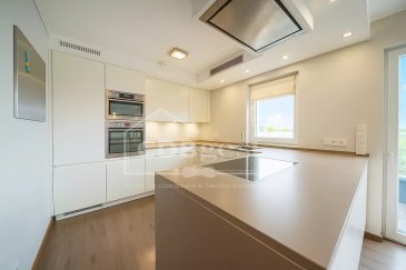 Découvrez ce magnifique duplex situé au dernier étage d’un immeuble moderne, dans un quartier résidentiel calme et verdoyant de Bertrange.
Un bien rare alliant élégance, sérénité et proximité avec toutes les commodités.
Caractéristiques principales :
•	Superficie totale : 116 m² habitables
•	Hall d’entrée spacieux
•	Débarras pratique
•	Buanderie dans l’appartement
•	Belle cuisine moderne ouverte sur le séjour
•	Séjour lumineux avec accès extérieur
•	Trois chambres spacieuses et lumineuses
•	Deux salles de bain avec WC
•	Balcon et terrasse privative pour profiter des beaux jours
•	Deux emplacements de parking intérieur + parkings extérieurs gratuits
•	Cave privative
•	Grand local vélos dans la résidence
Atouts du bien :
•	Dernier étage avec vue dégagée et sans vis-à-vis
•	Espaces ouverts et luminosité naturelle toute la journée
•	Immeuble bien entretenu à l’architecture soignée
Localisation idéale :
À proximité immédiate de la gare, des écoles, des commerces, ainsi que du centre-ville de Luxembourg et de Strassen.
Ce duplex d’exception offre le confort d’un appartement et le charme d’une maison, au cœur d’un des secteurs les plus prisés de Bertrange.
Infos clés :
•	Surface habitable : ±116 m²
•	Étage : 2áµ‰ et dernier étage
•	Prix : 1 080 000 €
•	Charges mensuelles : 350 €
•	CPE : B/B
•	Annexes : 1 cave + 2 emplacements intérieurs
•	Proximité : gare, bus, crèche, écoles, commerces, restaurants, piscine, salle de sport, hôpital
•	Disponibilité : à la signature de l’acte de vente
Contact :
(+352) 661 81 03 27 ou 28 80 28 80
immo@cdbgest.lu
Retrouvez toutes nos offres sur : www.cdbimmo.lu
Vous avez un bien à vendre ou à louer ?
Faites confiance à CDBgest, membre de la Chambre immobilière du Grand-Duché de Luxembourg et de la Chambre de commerce.
Estimation offerte – Expertise locale – Accompagnement sur mesure.
For Sale – Top-Floor Duplex in Bertrange – 116 m² of Comfort and Light
Discover this beautiful duplex located on the top floor of a modern residence, in a quiet and green residential area of Bertrange.
A rare property combining elegance, serenity, and proximity to all amenities.
Main Features:
•	Total living area: 116 m²
•	Spacious entrance hall
•	Practical storage room
•	Laundry room inside the apartment
•	Modern open-plan kitchen
•	Bright living room with outdoor access
•	Three spacious and luminous bedrooms
•	Two bathrooms with toilets
•	Balcony and private terrace to enjoy sunny days
•	Two indoor parking spaces + free outdoor parking
•	Private cellar
•	Large shared bicycle room
Property Highlights:
•	Top floor with open view and no overlooking neighbors
•	Bright and airy living spaces throughout the day
•	Well-maintained building with elegant architecture
Ideal Location:
Close to the train station, schools, shops, and just minutes from Luxembourg City and Strassen.
This exceptional duplex offers the comfort of an apartment and the charm of a house, right in one of Bertrange’s most sought-after areas.
Key Information:
•	Living area: ±116 m²
•	Floor: 2nd and top floor
•	Price: €1,080,000
•	Monthly charges: €350
•	Energy Performance Certificate: B/B
•	Annexes: 1 cellar + 2 indoor parking spaces
•	Nearby: train station, bus, daycare, schools, shops, restaurants, swimming pool, gym, and hospital
•	Availability: upon signing of the deed of sale
Interested? Contact us today:
(+352) 661 81 03 27 or 28 80 28 80
immo@cdbgest.lu
See all our listings at: www.cdbimmo.lu
Do you have a property to sell or rent?
Trust CDBgest, member of the Chamber of Real Estate and the Chamber of Commerce of the Grand Duchy of Luxembourg.
Free valuation – Local expertise – Tailored support.