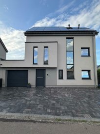 +++MAISON AVEC APPARTEMENT INTEGRÉ+++

Cette maison offre un cadre de vie très cosy,
chaleureux, intime et tranquille.

Superbe maison de HAUTE GAMME avec une surface habitable de +/- 147.9m2 sis sur un terrain de 3.37 ares situé à Nocher.
Cette belle maison neuve et moderne ce compose comme ceci:

- Au rez-de-chaussée on trouve un grand garage pour une voiture, buanderie, et appartement avec entrée complètement séparé de la maison comprenant, Living spacieux/Salle à manger avec espace cuisine donnant vers une belle terrasse et jardin sans vis à vis et clôture, une salle de douche, et une grande chambre à coucher et débarras.

- 1er étage vous disposer:
Très beau living/salle à manger, spacieuse cuisine ouverte très bien équipée avec des grandes baie vitrés, chambre à coucher, et salle de douche.

- Au 2ème étage:
Hall de nuit, ainsi que deux belles chambres à coucher, une salle de douche avec fenêtre et WC et local technique.

- Grenier/espace rangement.

Maison équipé des plusieurs panneaux solaire.

La maison dispose de finitions haute de gamme.
Prestations et matériaux de qualité (construction traditionnelle , menuiseries triple vitrage, porte de garage motorisée, portes, sanitaires, carrelages , etc.

Pour plus de renseignements ou une visite (visites également possibles le samedi sur rdv), veuillez contacter le 691 850 805.