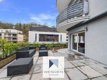 Situé à Luxembourg-Mühlenbach (62 B, rue de Muhlenbach), à 5 min. de Kirchberg et du centre de la ville, cet appartement situé au calme, en arrière du bâtiment, construit en 2004 et rénové en 2014 et 2020, est disponible immédiatement. Offrant une surface habitable d'environ 70 m², il se distingue par sa spacieuse terrasse de ± 71 m² et à proximité de la forêt de Bambesch, idéalement orientée sud-est.

L'appartement se présente comme suit :

un hall d'entrée de ± 5 m² dessert un séjour lumineux de ± 28 m² avec cuisine ouverte. L'espace nuit se compose de deux chambres de ± 12 m² et ± 13 m², d'une salle de douche de ± 7 m² (avec lavabo, douche et wc), ainsi que d'un wc séparé de ± 2 m² (avec lavabo).

L'espace de vie offre un accès direct à une vaste terrasse de ± 71 m², qui comprend également un abri de jardin.

Au sous-sol, une cave privative de ± 3 m², un garage intérieur de ± 13 m² ainsi qu'une buanderie commune complètent ce bien.

Détails complémentaires :

- Appartement en très bon état ;
- Grande terrasse de ± 71 m² orientée sud-est ;
- Chauffage au gaz par radiateurs ;
- Sols en carrelage, parquet vinyle ;
- Châssis PVC, double vitrage ;
- Marquise électrique et volets manuels ;
- Alarme, interphone, détecteurs de fumée ;
- Passeport énergétique : E-E ;
- Arrêt de bus devant la résidence ;
- Ecole et crèches accessibles à pied.

Agent responsable : Katia Gravière
Tél. : 661 332 982
E-mail : katia@vanmaurits.lu