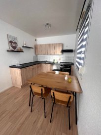 Appartement Hambach 2 pièces 40 m². A Hambach, Nord Sud Immobilier vous présente cet appartement 2 pièces de 40 m² situé au premier étage d'une copropriété. 

Il se compose d'un dégagement, d'une cuisine équipée, d'un séjour, d'une chambre à coucher et d'une salle d'eau avec WC.

Le bien dispose également d'un balcon ainsi qu'un garage individuel pouvant accueillir 1 véhicule.

Les informations sur les risques auxquels ce bien est exposé sont disponibles sur le site Géorisques : www.georisques.gouv.fr

Contact Nord Sud immobilier à Diemeringen, Rohrbach les Bitche, Bitche et Sarreguemines.
