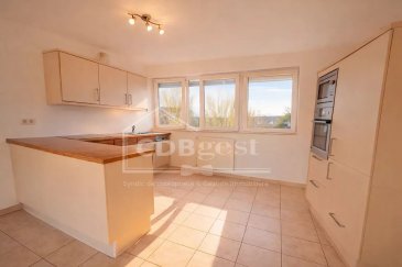 Caractéristiques principales :
– Surface habitable : 84,48 m²
– Charges mensuelles : 380 €
– Performance énergétique : F / F
– Disponibilité immédiate
Conditions de location :
Revenus nets mensuels requis équivalents à minimum 2,5 fois le montant du loyer.
Période d’essai accomplie.
Situé au troisième et dernier étage d’une résidence soignée et parfaitement entretenue, ce bel appartement de 84,48 m² séduit par son atmosphère lumineuse, son agencement harmonieux et son emplacement recherché à proximité immédiate du centre-ville, des commerces, des écoles et des axes principaux.
L’espace de vie s’ouvre sur une belle terrasse, idéale pour profiter des beaux jours en toute tranquillité. La cuisine ouverte, entièrement équipée, s’intègre avec élégance au séjour, créant un ensemble convivial et fonctionnel.
L’appartement se compose de deux chambres confortables, d’une salle de douche moderne, d’un WC séparé, ainsi que de nombreux espaces de rangement, incluant une cave privative et un grenier.
Un emplacement de stationnement extérieur complète ce bien, tout comme l’accès à une buanderie commune ou un dans la salle de douche.
L’immeuble est équipé d’un ascenseur.
Ce bien réunit confort, fonctionnalité et situation privilégiée, idéal pour des locataires à la recherche d’un cadre de vie qualitatif et serein.
Pour toute information ou pour organiser une visite :
cdbimmo@cdbgest.lu
+352 28 80 28 80
Vous souhaitez vendre ou louer votre bien ?
Faites confiance à CDBgest, votre partenaire immobilier de référence :
expertise locale, accompagnement personnalisé et valorisation optimale de votre patrimoine.
Découvrez l’ensemble de nos biens sur www.cdbimmo.lu
FOR RENT – Exceptional Apartment with Terrace in Cessange
Key features:
– Living area: 84.48 m²
– Monthly charges: €380
– Energy performance: F / F
– Available immediately
Rental conditions:
Net monthly income required: minimum 2.5 times the rent
Probation period successfully completed
Located on the third and top floor of a well-maintained residence, this elegant 84.48 m² apartment stands out for its brightness, well-balanced layout, and highly sought-after location close to the city centre, shops, schools, and main transport routes.
The living area opens onto a beautiful terrace, perfect for enjoying quiet moments outdoors. The fully equipped open-plan kitchen blends seamlessly into the living space, creating a warm and functional atmosphere.
The apartment offers two comfortable bedrooms, a modern shower room, a separate WC, and ample storage space including a private cellar and an attic.
An outdoor parking space completes the property, along with access to a shared laundry room.
The building is equipped with an elevator.
This property combines comfort, practicality, and a prime location—ideal for tenants seeking a high-quality living environment.
For further information or to arrange a viewing:
cdbimmo@cdbgest.lu
+352 28 80 28 80
Looking to sell or rent your property?
Trust CDBgest, your reliable real estate partner:
local expertise, tailored support, and optimal property valuation.
Discover all our listings at www.cdbimmo.lu