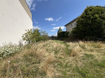 Le Bureau Immobilier Loewen-Kill présente à la vente ce terrain constructible situé en zone d'habitation HAB-1 à Fentange (sans contrat de construction), permettant la construction d'une maison / maison bi-familiale libre de trois côtés.

Nous sommes à votre disposition pour tout renseignement complémentaire:
contact@loki.lu
+352 27 56 28 92
+352 691 93 22 02

Les honoraires de négociation sont à charge du vendeur.