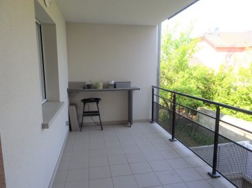 App Meublé Hagen 3 pièce(s) 67 m2. Appartement meublé situé 6 rue St Valentin à HAGEN, à 2 kms du P+R de FRISANGE.
Cet appartement, situé au 1er étage, se compose d'une pièce à vivre de plus de 32 m² avec cuisine entièrement équipée, deux chambres dont une avec grand placard aménagé, une salle de bains avec douche et baignoire, un WC indépendant et une terrasse carrelée.
De plus vous disposerez d'une place de parking extérieure, d'une place de parking en sous-sol et d'une cave.
Loyer 900 €+ 120 € de charges
Disponible au 1er septembre 2026.
IMMO DM: 03.82.57.31.87

Honoraires de 737 € TTC  à la charge du locataire comprenant  201 € TTC  pour l'état des lieux. Loyer de base 900 €/mois. Provision sur charges 120 €/mois, régularisation annuelle. Dépôt de garantie 1 800 €. Classe énergie C, Classe climat A Montant estimé des dépenses annuelles d'énergie pour un usage standard : entre 1050.00 € et 1460.00 € sur les années 2021, 2022 et 2023 (abonnements compris). Les informations sur les risques auxquels ce bien est exposé sont disponibles sur le site Géorisques : georisques.gouv.fr.