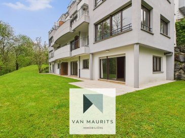 Situé à Luxembourg-Limpertsberg (156, rue Albert Unden), cet appartement, construit en 1997, offre une surface totale de ± 145 m² dont ± 79 m² habitables et se situe au rez-de-jardin d'un immeuble de cinq étages. Il dispose actuelment d'une chambre à coucher, mais la deuxième est facile à créer. L'appartement se présente comme suit :

L'entrée avec vestiaire dessert un séjour de ± 34 m² (disposant d'armoires encastrées) avec sortie sur la terrasse, une cuisine separée de ± 10 m², une chambre de ± 18 m² avec sortiesur la terrasse et une salle de bain de ± 4 m² (avec lavabo et baignoire), l'appartement dispose également d'un wc séparé.
La spécifité de cet appartement consiste dans son espace de stockage de ± 66 m² en face de l'appartement et pouvant servir de local de stockage, archivage, local serveur, collection de vins, tableaux (...). Cette pièce est climatisée et sous alarme.

L'appartement bénéficie d'un emplacement de parking extérieur privatif (n°112), et d'une buanderie commune.

Détails complémentaires :

- Fenêtres en bois, double vitrage, volets manuels ;
- Chauffage au gaz par radiateurs ;
- Passeport énergétique *E-E* ;
- Belle terrasse, sans vis-à-vis ;
- Vue dégagée ;
- Porte d'entrée sécurisée ;
- Fibre optique ;
- Ascenseur ;
- Transports en commun à proximité.

Agent responsable : Katia Gravière au 661 33 29 82 ou katia@vanmaurits.lu
