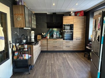 Nous vous proposons une maison de m² édifié sur un terrain de 321m² au cœur du village de Gandren (Beyren les Sierck).

La maison est composé suit :

Au rez-de-chaussée : une entrée donnant sur une cuisine équipée et salle à manger
Quelques marches pour accéder au salon ainsi qu'au jardin.

Au 1èr étage : une salle de bains avec double vasque, une baignoire balnéo ainsi qu'une douche et un WC séparé. A nouveau, quelques marches dessert la partie nuit composée de deux chambres ainsi qu'un dressing.

Au dernier niveau, un plateau brut de 60m² pour laisser libre cours à votre imagination. La toiture est en très bon état et à été entièrement isolé. Les arrivées pour le chauffage sont déjà en place.

Au sous sol, vous trouverez deux caves ainsi qu'une chaufferie avec WC.

Dans le jardin, une terrasse couverte avec BBQ ainsi qu'un puits.

La maison est équipée d'une cheminée fonctionnelle et de chauffage au fioul par radiateur.

Des travaux de rafraichissement ainsi qu'une isolation est nécessaire.

Pour plus d'informations, contactez Emma KLAM au +352 661 880 526 ou par mail ekbelardimmo@gmail.com