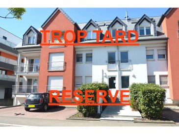 L'agence IMMOLORENA de Pétange vous propose un duplex de 89 m2 au deuxième et dernier étage avec ascenseur, à Bascharage, à proximité des commerces, transports en commun et toutes commodités:

Il se compose comme suit:

Premier niveau:

- Hall d'entrée 3,60 m2
- Une cuisine toute équipée de 9,38m2, ouverte sur la pièce à vivre 23,23 m2 donnant accès à une terrasse de 10 m2
- Un débarras
- WC séparé 1,74 m2

Deuxième niveau:
- Hall de nuit de 6,17 m2
- Une chambre de 12,38 m2 légèrement mansardée
- Deuxième chambre 15,39 m²
- Une salle de bain avec baignoire 5,36 m²

L'appartement/duplex dispose également d'une cave privative de 4,20 m2 derrière l’emplacement de la voiture.

À VOIR ABSOLUMENT!!!!

DISPONIBLE A PARTIR DU 1 SEPTEMBRE 2020


Pour tout contact:
Kevin Dos Santos: 691 318 013
Joanna Corvina 621 36 56 40 
Vitor Pires: 691 761 110 

L'agence ImmoLorena est à votre disposition pour toutes vos recherches ainsi que pour vos transactions LOCATIONS ET VENTES au Luxembourg, en France et en Belgique.