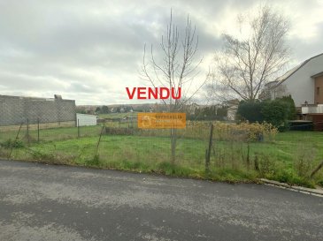VENDU<br><br>Beau terrain à bâtir de 2a70 pour la construction d\'une maison libre de 4 côtés.<br><br>Le terrain se trouve dans une rue calme dans le centre de Bascharage.<br><br>Le terrain est vendu sans contrat de construction.<br>