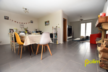Exclusivité POLIM ! Maison entre Nancy et Metz. .  Maison de 110m2 dans un état proche du neuf comprenant : Hall d'entrée, cuisine équipée séparé et moderne, salon/séjour avec insert bois et accès direct à un belle terrasse, 3 chambres, salle d'eau, WC. Grand garage de 64m2 avec atelier, jardin sur l'arrière de la maison. Une seule chose à faire poser ses valises et emménager !!! 
 Les informations sur les risques auxquels ce bien est exposé sont disponibles sur le site Géorisques : www.georisques.gouv.fr