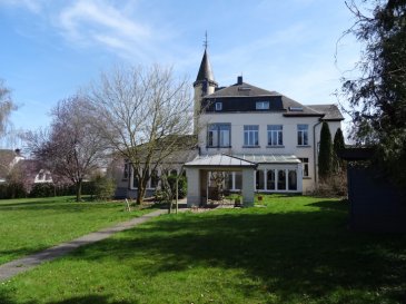 RE/MAX Luxembourg spécialiste de l’immobilier vous propose à la vente à Bleid : Ce manoir datant du début du XXème siècle, se situe en Belgique à 15km du Luxembourg, 3km de la France.
Magnifique demeure dotée d’une tourelle, offrant de belles prestations et développant une superficie de +- 850m² habitables sur un beau terrain arboré et fermé de +-40 ares. 
Idéale pour professions libérales ou grandes familles.
Elle se déploie sur 3 niveaux et se compose comme suit :
Rdc : hall d’entrée avec vestiaire, salle à manger et salon de 60m² avec bar, bureau, cuisine équipée, grande véranda de 40m², piscine int chauffée. De (8x4) m, jacuzzi 8 pers., buanderie, 2 wc
1er étage : suite parentale avec dressing et sdb, 1 chambre avec wc et salle de bain
2ième étage : 4 chambres, sdb et wc, balcon
3ième étage : 2 salles polyvalente dont une de +-42m² et une de 10m2 mansardée
Sous-sol : caves entièrement carrelées avec sauna, hammam, caves à vins, douche
Extérieur : deux garages, 10 emplacements, divers locaux.
Autres : système vidéo surveillance, alarme, climatisation, portail électrique.