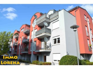 L'agence IMMO LORENA Lux Sarl de Pétange a choisi pour vous un joli appartement avec ascenseur au REZ-DE-CHAUSSÉE surélevé de deux chambres et magnifique terrasse de 46 m2 bien ensoleillé , situé à Niederkorn dans une rue très calme, à proximité de toutes commodités, aires des jeux, commerces, écoles, crèche, gare de Pétange etc.

L'appartement  se compose comme suit:

- Un hall d'entrée de 6,32 m2 avec dressing
- Une cuisine séparée toute équipée de 9 m2 donnant accès à la terrasse de 46 m2, avec possibilité d'ouvrir vers le double living
- Un double living de 23,35m2 donnant également accès à une grande terrasse orientation plein sud de 46 m2 
- Deux chambres de 14 m2 et 9 m2
- Une salle de bain avec baignoire/douche

CARACTERISTIQUES DE L'APPARTEMENT:

- Fenêtres double vitrage 
- Façade  2015
- Magnifique terrasse plein sud de 46 m2
- Cave et emplacement privatives  
- Pas des travaux à prévoir
- Résidence très soignée 

2,5% du prix de vente à la charge de la partie venderesse + 17% TVA

Pas de frais pour le futur acquéreur


Pour tout contact:
Joanna RICKAL: +352 621 365 640
Vitor Pires: +352 691 761 110
Kevin Dos Santos: +352 691 318 013

L'agence Immo Lorena est à votre disposition pour toutes vos recherches ainsi que pour vos transactions LOCATIONS ET VENTES au Luxembourg, en France et en Belgique. Nous sommes également ouverts les samedis de 10h à 19h sans interruption.