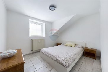 Veuillez contacter Qiqi Zhou pour de plus amples informations :
- T : +352 661 570 297
- E : qiqi.zhou@remax.lu

RE/MAX, Spécialiste de l’immobilier à Rumelange, vous propose à la vente, cet appartement dans une résidence de 3 étages à Rumelange. Il est situé au troisième étage (sans ascenseur).

L’appartement d’une surface d’environ 40 m² se compose comme suit :
-Une chambre.
-Un séjour lumineux avec coin cuisine. 
-Une salle de bain avec W.C.
-Une cave privative.

Proche de toutes les commodités (bus, boulangerie, restaurants, pharmacie, ...).

Frais d’agence RE/MAX : 3 % du prix de vente + TVA à charge de la partie venderesse
Toute offre sera soumise à l’acceptation expresse des vendeurs.

---

Please contact Qiqi Zhou for further information:
- +352 661 570 297
- qiqi.zhou@remax.lu

RE/MAX, Real estate specialist in Rumelange, offers this flat in a 3 floors residence in Rumelange for sale. It is located on the third floor (without lift).

The flat has a surface area of approximately 40sqm and is composed as follows:
-A bedroom.
-A bright living room with kitchenette. 
-A bathroom with toilet.
-A private cellar.

Close to all amenities (bus, bakery, restaurants, pharmacy, ...).

RE/MAX agency fees : 3 % of the selling price + VAT to be paid by the seller
All offers are subject to the express acceptance of the sellers.