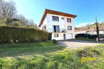 Dans une impasse de rue, à proximité de la forêt.  Encore une nouveauté chez POLIM !!! Très grande maison individuelle offrant 200.04m2 habitable, 5 chambres, deux salles de bains, un salon - salle à manger de plus de 50m2, une cuisine séparée, un grand garage.
 Maison très lumineuse, au calme, avec une magnifique vue dégagée, à poximité de sentier en pleine nature !
 Les informations sur les risques auxquels ce bien est exposé sont disponibles sur le site Géorisques : www.georisques.gouv.fr