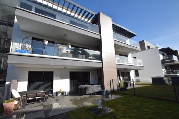 En Exclusivité, ImmoHouse vous propose ce superbe appartement rez de jardin 2 chambres CONSTRUCTION 2021 classe A-A idéalement situé à Ettelbruck.

Au sein d'une résidence soignée avec ascenseur cet appartement coup de coeur de 86,66m² se compose de :

- Un agréable hall d'entrée avec placard intégré
- Un grand salon/salle à manger très lumineux avec terrasse et jardin privatif
- Une cuisine équipée ouverte sur la pièce de vie
- Deux grandes chambre à coucher
- Une salle de douche avec wc
- Un wc séparé
- Une buanderie

A cela s'ajoutent:
- 2 parkings intérieurs privatifs
- Une cave privative

Un magnifique objet à découvrir ...