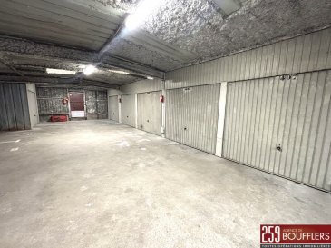 GARAGE NANCY SECTEUR BOUFFLERS/PREVILLE.  Garage privatif d'une surface de 12.78m2, situé dans un espace de stationnement couvert avec porte automatique (no408), au sein d'une copropriété avec gardien, sur la commune de NANCY secteur BOUFFLERS/PRÉVILLE. Dimensions : Longueur : 5.09 m / Largeur : 2.51 m / Hauteur : 2.50 m. Loyer : 60.00 EUR. Dépôt de garantie : 60.00 EUR. Honoraires : 150.00 EUR TTC. Si vous avez besoin d'aide dans votre recherche, votre agence AGENCE DE BOUFFLERS se fera un plaisir de vous aider. www.agencedeboufflers.fr / agencedeboufflers@orange.fr. DISPONIBLE IMMÉDIATEMENT.