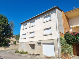 LORRY MARDIGNY MAISON A LOUER .  A 20 mn de Metz, dans un village au calme, grande maison à louer d'environ 150 m2  comprenant  entrée, grand salon/séjour, cuisine équipée, dressing, buanderie, six chambres, garage   
 LOYER 1 200 EUR + CHARGES 50 EUR           DEPOT DE GARANTIE  1 200 EUR
 Contact : Bernard BLOCH  06.150.144.36
