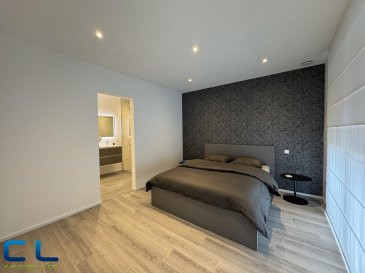 Belle chambre meublée (suite parentale) avec une salle de bains privative et un dressing, dans une nouvelle maison en collocation située dans un quartier calme à Belval.
Équipée comme suit:
Un lit avec table de chevet, une armoire, linge de lit complet, bureau.
La maison offre une grande cuisine entièrement équipée, un salon living, une buanderie et une terrasse.
Belles finitions, volets électriques, triple vitrage, etc...

Situation: A 5 minutes à pied du site Belval: 
centre commercial, université), écoles, crèches, hôpital, installations sportives, transports publics etc.

Disponibilité: immédiate.
Caution:  1900€

Les frais d'agence s'élèvent à un mois de loyer + TVA et seront répartis à parts égales entre le locataire et le propriétaire (50 % chacun).

Pour toute demande de visite ou informations complémentaires, n'hésitez pas à nous contacter au 265341 ou directement notre agent Mme VEIGAS au 621 505 621 ou par mail au cristina.veigas@cl-immo.lu
