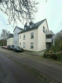 Immo Nordstrooss vous propose en exclusivité ce magnifique Appartement/Duplex au dernière étage dans le village verdoyant de Ell.

L'appartement se compose comme suit :

Un hall d'entrée vous accueil donnant accès au différentes pièces telles que 2 belle chambre à coucher, un débarras/local technique avec branchements prévus pour lave-linge et sèche-linge, un wc séparé et le lumineux Openspace living/salle à manger donnant vers balcon sans vis à vis avec coin cuisine ouverte et équipée et une salle de douche.

A l'étage vous découvrirez un espace hall de nuit déversant sur une chambre type mezzanine et espace dressing.

Au sous-sol vous disposerez d'un emplacement dans la buanderie commune.

Pour plus de renseignements ou une visite (visites également possibles le samedi sur rdv), veuillez contacter le 691 850 805.

Proposition de crédit/financement à taux compétitif d'une banque luxembourgeoise incluse dans nos services gratuit.