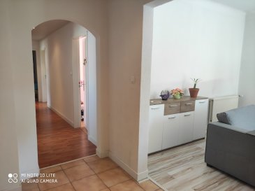 Appartement Bitche 4 pièce(s) 96 m2. BITCHE. Spécial investisseur . Appartement T4 avec garage, cave, espace vert, compteurs et chauffage individuels. Au 1er étage d\'une copropriété de 3 lots, au calme. Actuellement loué.<br/>Contact Nord sud immobilier<br/>Bitche - Rohrbach les Bitche - Sarreguemines - Diemeringen<br/>03 72 64 01 02<br/>Copropriété de 3 lots (Pas de procédure en cours).