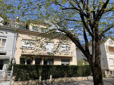 Appartement à vendre Thionville. Thionville,  place aux fleurs.
Cet appartement de 104 m² vous séduira par son emplacement et sa luminosité.
Il comprend :
une cuisine entièrement équipée de 17,80 m² avec accès à un petit balcon,
un salon de 14,30 m² ( balcon de 8 m²)
un séjour de 18,15 m² (ou chambre)
deux chambres parquetées de 13.80 m², 14.20 m²,
une salle de douche
un cellier /buanderie de 5,30 m² et
un WC séparé
Grand garage et cave
Classe énergétique D
Petite copropriété au syndic bénévole
Charges mensuelles: 35€ (assurance et électricité des communs)
Taxe foncière: 1 371 €
IMMODM 03 82 57 31 87 

Honoraires inclus de  4% TTC  à la charge de l'acquéreur. Prix hors honoraires 290 000 €. Dans une copropriété de 3 lots. Aucune procédure n'est en cours. Classe énergie D, Classe climat D Montant moyen estimé des dépenses annuelles d'énergie pour un usage standard, établi à partir des prix de l'énergie de l'année 2021 : entre 1970.00 et 2730.00 €. Les informations sur les risques auxquels ce bien est exposé sont disponibles sur le site Géorisques : georisques.gouv.fr.