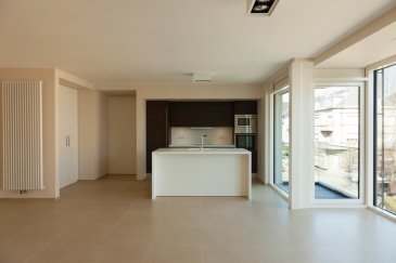 A louer à Luxembourg Belair, un appartement de 108m2 au 2ème étage dans une résidence avec ascenseur comprenant, un hall d'entrée, un cuisine ouverte et équipée donnant sur le séjour, trois chambres, deux salles de bain dont une avec douche, une toilette séparée, un balcon, une cave et une buanderie commune.

Localisation idéale, proche des commerces et du parc de Belair.
Emplacement intérieur 200 Eur.
Disponible au 15 Septembre.
Caution 8100 Eur.