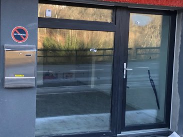 Newgest vous propose au bord d'une rue très fréquentée, ce local commercial 

Se prête idéalement pour bureaux, commerce, cabinet médical, ...
très bonne visibilité extérieure.

Disponibilité: 01.04:2020

N'hésitez pas de nous contacter au cas d'intérêt info@newgest.lu ou 691125293