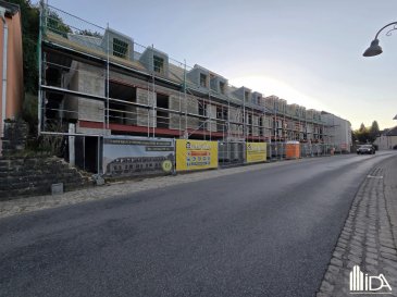 L'Immobilière de l'Attert vous propose ce projet de construction de 6 maisons d'une surface de 177 m² à 190m².

Maison mitoyenne (22c) de +/- 178m² sur un terrain de 1,88ares se compose de:
Rdch:
- hall d'entrée
- garage
- local poubelle et local technique.

1er étage:
- une cuisine séparée de +/- 13m²
- un séjour / salle à manger de +/- 28m²
- wc séparé
- débarras
- une chambre à coucher de +/- 10 m².

2ème étage:
- 3 belles chambres à coucher de +/- 24m², 14m² et 12m²
- 1 salle de douche.

Prix de vente: 845 000€ - TVA 3 % (sous réserve d'acceptation par l'administration de l'enregistrement)

Beckerich est une localité luxembourgeoise et le chef-lieu de la commune portant le même nom située à 5 km de Redange-sur-Attert.

Pour plus d'informations ou pour visiter cette propriété, contactez-nous au +352 23 62 90 20 ou sur immo@immoaida.lu

Consultez nos biens sur www.immoaida.lu