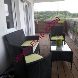 REMAX spécialiste de l'immobilier au Luxembourg vous propose à ESCH-LALLANGE,  ce bel appartement quai neuf, situé dans une résidence moderne de 2012,
Au 5ème étage avec ascenseur, cet appartement d'environ 60 m2 ,est composé d'un séjour lumineux carrelé ouvert sur cuisine équipée donnant accès à une grande et belle terrasse8,sol teck )de 27 m2, de 2 chambres (12 et 9 m2) dont une ouverte su la terrasse, une salle de douche avec évier, meuble vasque et miroir , wc 
Cet appartement dispose d'une place parking privative en sous-sol et d'une cave
Une buanderie commune est égalament à disposition
Contact Bertrand GILL  gsm  691 89 80 10   email  bertrand.gill@remax.lu
Ref agence :5095675