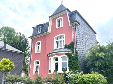 Idéalement située en plein centre-ville de Mersch, au calme, cette maison plein de charme construite en 1932 a été rénovée en 2013. Libre des quatre façades, elle offre une surface construite totale de ± 275m² dont ± 174 m² habitables. Bâtit sur un terrain de 5,55 ares la terrasse et le jardin sont exposée plein sud, avec une vue dégagée.

Le rez-de-chaussée comprend un hall d'entrée de ± 8 m² ; un séjour - salle à manger de ± 29 m² ; une cuisine équipée (2020) de ± 14 m² donnant accès à une terrasse de ± 29 m² orientée plein sud et qui donne sur le jardin ; un WC séparé.

Au premier étage, on trouve un palier de ± 11m² ; deux chambres spacieuses de ± 17 et 18 m², ainsi qu'une salle de bain de 11 m².

Au deuxième étage , le palier de ± 11m² mène à trois chambres de 18, 17 et 11 m², cette dernière étant équipée d'une pré-installation plomberie pour une future salle de douche.

Le grenier non aménagé de 21 m² offre un potentiel supplémentaire pour une future extension ou rangement. Le sol est composé de carrelage et de parquet massif, apportant une touche élégante.

Détails complémentaires :

Les fenêtres en châssis bois double vitrage datent de 2005, garantissant une bonne isolation thermique et phonique. Le chauffage est assuré par une chaudière au gaz naturel installée en 2003.

La toiture en ardoises est en bon état. La maison dispose également d'un grand garage et de trois places de parking extérieures. Une alarme complète le système de sécurité.

Les services à proximité sont nombreux, avec un arrêt de bus à seulement 200 mètres, la gare, des commerces, une crèche, l'école internationale de Mersch, des pistes cyclables, un parc, une pharmacie, des restaurants ainsi que des connexions autoroutières rapides via l'A7.

Contact : Jimmy de Brabant    Tél. : +352 661 167 494     E-mail : jimmy@vanmaurits.lu
