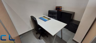 Bureau au rez-de-chaussée Idéalement situé à la Place Benelux, ayant des bons accès autoroutiers et facilité de stationnement.

Le bureau est constitué d'un espace privatif équipé d'un bureau, d'une chaise de bureau, d'une armoire pour dossiers et d'un caisson , ainsi que d'un espace partagé; l'accès à une cuisine (équipée de divers électroménagers), et a un WC. séparé.

Le loyer mensuel s'élève à 325€ + 45€ de charges la caution est de deux mois.
Les frais d'agence s'élèvent à (325 € +TVA ) et sont à charge du locataire.