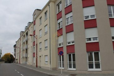 REAL G IMMO vous propose ce spacieux appartement de  /- 92m² dans une résidence construite en 2007 et idéalement situé à proximité des transports (Gare, Bus), école, commerces, banques et crèches.

Celui-ci se compose comme suit :

- Hall d'entrée,
- salon et salle à manger avec sortie vers une terrasse de /- 54m²,
- cuisine équipée,
- 1 Salle de bain et 1 salle de douche,
- 2 chambres à coucher avec accès à la terrasse.

Un emplacement intérieur pour une voiture, un emplacement pour une moto/remorque, une cave, buanderie commune, local vélo complètent ce bien.

Pour plus de renseignements ou une visite (visites également possibles le samedi sur rdv), veuillez contacter le 28.66.39.1.

Les prix s'entendent frais d'agence de 3 % TVA 17 % inclus.

Les visites ont repris, et nous sommes heureux de pouvoir à nouveau vous revoir ! Notre équipe sera équipée de gants et de masques afin de vous recevoir ou vous faire visiter nos biens en toute sécurité. 

Ref agence :73285