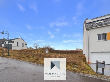 Situé au cœur du charmant village de Baschleiden, ce beau terrain constructible d'environ 5,62 ares offre un cadre de vie exceptionnel, entouré de nature et de paysages verdoyants.

Idéalement localisé à seulement 15 minutes de Wiltz, d'Esch-sur-Sûre et de nombreux sites touristiques, le terrain bénéficie de la proximité immédiate de sentiers de randonnée et de pistes cyclables, parfait pour les amoureux de la nature et des activités en plein air.

Avec des dimensions d'environ 35 mètres de longueur sur 14 mètres de largeur, cette parcelle est parfaitement adaptée à la construction d'une maison unifamiliale. Son implantation permet de profiter de vues dégagées sur la nature environnante, tout en restant proche de toutes les commodités essentielles.

Situé dans une rue calme, au sein d'un environnement résidentiel composé de maisons modernes et contemporaines, le terrain bénéficie également d'un arrêt de bus à quelques pas, offrant une excellente accessibilité.

Son orientation sud-ouest garantit une luminosité optimale tout au long de la journée.

Une opportunité rare pour concrétiser votre projet de construction dans un cadre paisible et privilégié.

Pour plus d'informations, veuillez contacter s.v.p. Dimitra Dionysatou à dimitra@vanmautits.lu ou +352 661 932 620.

***ENGLISH VERSION***

Located in the heart of the charming village of Baschleiden, this beautiful building plot of approximately 5.62 ares offers an exceptional living environment, surrounded by nature and green landscapes.

Ideally situated just 15 minutes from Wiltz, Esch-sur-Sûre and numerous tourist attractions, the plot enjoys immediate proximity to hiking trails and cycling paths ? perfect for nature lovers and outdoor enthusiasts.

With dimensions of approximately 35 meters in length and 14 meters in width, this parcel is perfectly suited for the construction of a single-family home. Its layout allows you to enjoy unobstructed views over the surrounding countryside, while remaining close to all essential amenities.

Located on a quiet street, within a residential environment composed of modern and contemporary houses, the plot also benefits from a bus stop just a few steps away, ensuring excellent accessibility.
Its south-west orientation guarantees optimal sunlight throughout the day.

A rare opportunity to bring your construction project to life in a peaceful and privileged setting.

For more information please contact Dimitra Dionysatou at dimitra@vanmaurits.lu or +352 661 932 620.