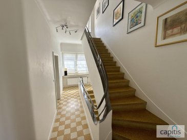 Capitis vous présente une maison mitoyenne rénovée avec terrasse et jardin à Bettembourg.

Découvrez cette charmante maison mitoyenne rénovée, située dans une rue calme de Bettembourg, à seulement 5 minutes de la gare.

Le bien se compose comme suit :

Sous-sol :
- Buanderie
- Atelier de bricolage
- Cave
- Accès au jardin

Rez-de-chaussée :
Salon et salle à manger
- WC séparé
- Cuisine équipée
- Hall d'entrée

1er étage :
- 2 chambres
- Salle de douche

2ème étage :
- 2 chambres, dont une en duplex sur 2 niveaux
- Salle de douche
- WC séparé

La maison est très lumineuse grâce à de grandes fenêtres et Velux.

Pour plus de renseignements ou pour organiser une visite, n'hésitez pas à nous contacter au 27 40 30 30 ou sur info@capitis.lu.