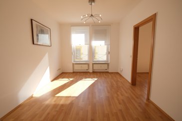 Luxembourg Bonnevoie, 1 rue du Verger, appartement de 43 m2 au premier étage sans ascenseur et comprenant : living, chambre à coucher, salle de doucher avec WC, cuisine équipée ouverte sur le living, libre le 1er août 2026.  
Pour un couple au maximum. Frais d'agence : un mois de loyer + TVA, 50% à charge du locataire, 50% à charge du bailleur.  
Contact et visites : Arianna GHITTINO, téléphone : 91 205 573, email : arianna@parkagence.lu
