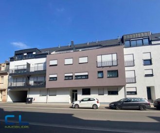 CL Immobilière vous propose en vente un bel appartement au premier étage d\'une résidence récente. 

Avec une surface de 66.23 m2,  très lumineux, cet appartement  se compose d\'une cuisine équipée ouverte sur le salon avec un balcon (7.53m2), d\'une chambre à coucher,  d\'une salle de douche et d\'un  wc séparé.
Une cave et un emplacement de parking font également partie du lot. 
Disponible à convenir. 

Frais d\'agence sont  inclus dans le prix et sont à charge du propriétaire.
 
Ref agence : EACVB142