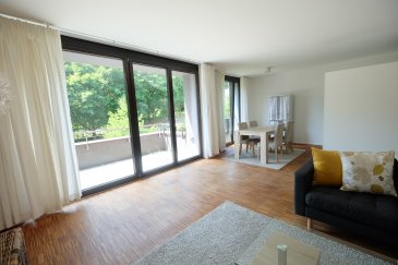 Luxembourg-Mühlenbach, 9, rue de Mühlenbach, en pleine nature (Forêt de Bambesch) et à 10 minutes du centre-ville, bel appartement (numéro A5) de 78 m2 habitables + 7 m2 de terrasse, entièrement meublé, aux finitions de haut standing, au premier étage avec ascenseur et comprenant :  
Entrée avec placards, living avec sortie terrasse, placards, cuisine équipée ouverte sur le living, une chambre à coucher avec placards intégrés, salle de douche, WC et lavabo, machine à laver le linge à la buanderie commune. Un emplacement de parking, une cave.  
Parquet et chauffage au sol, triples vitrages, alarme, libre le 1er juin 2026.  
Contrat de bail d'un an minimum. Caution ou garantie bancaire de 2 mois de loyer.  
Prix : 2.250 euros + 390 euros de charges forfaitaires.  
Frais d'agence : un mois de loyer + TVA, 50% à charge du locataire, 50% à charge du bailleur  
Contant et visites : Rosalba MAITRE, téléphone : 691 550 189 Email : rosalba@parkagence.lu & Arianna GHITTINO, téléphone : 691 205 573, email : arianna@parkagence.lu