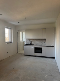 wkimmo promotion vous présente un grand studio de 52 m2 encours de finition et avec sa nouvelle cuisine équipée, idéal pour 2 personnes ou un couple. les charges sont inclusent dans le prix indiqué. plus d'info ou visite, contactez Mme Jenai au 621216818.