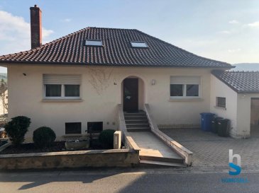 VENDU!!!!
Homesell vous propose en exclusivité une maison bi-familial avec balcon et jardin orientation sud sise à Bettendorf, située dans une zone très calme. 
Ce bien dispose au rez-de-chaussée d'un grand hall d'entrée, cuisine équipée, salon avec feu ouvert et salle de séjour, le tout avec accès sur une grande terrasse. 
3 chambres,WC séparé,salle de bain. 
Au premier étage, hall, 2 chambres et un bureau. 

Idéal pour famille nombreuse ou pour des nécessitants d'un jardin privatif ensoleillé!

Contactez-nous pour une visite ou plus de renseignements!

Tel: 28 11 22-1 ou info@homesell.lu
Ref agence :56