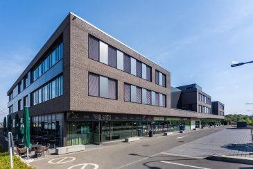 LEUDELANGE, Zone d'activité AM BANN, 
TRIOLOGIE: Immeuble très récent mixte comprenant  bureaux et locaux commerciaux.  Son architecture sobre et intemporelle s’intègre parfaitement dans son environnement et associe des surfaces mixtes dont les fonctions se complètent et s’additionnent. Les concepteurs du projet Triologie ont eu à cœur d’optimiser les surfaces tant au niveau des performances énergétiques qu’au niveau du confort de vie des utilisateurs.
Rez-de-chaussée: commerce de 182,51 m2 à louer bénéficiant d’une excellente visibilité et d’une accessibilité aisée.. 
Prix : 25 -€/ m2 HTVA
Avances sur charges : 3,5 euros /m2/mois hors TVA
Garantie locative : 6 mois de loyer et charges TVA comprise 
Places de parking disponibles au -1 à 200 euros/place, 
Place de parking extérieur : 130 euros /place
Les prix s'entendent Hors TVA 
Garantie locative : 6 mois de loyer et charges TVA comprise. 
Frais d'agence : un mois de loyer + TVA à charge du locataire 
Libre de suite
Contact et visites : Rosalba MAITRE tél.: 691 550 189