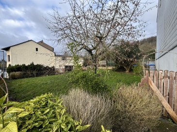 Situé dans un quartier exclusivement résidentiel très tranquille, beau terrain à bâtir d'une surface totale de 2,48 ares, pour la construction d'une maison jumelée, présentant « 3 côtes libres ».

Belle exposition au soleil.

Le terrain est vendu dans son état actuel sans contrat de construction.