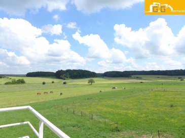 Très beau studio entièrement meublé et équipé avec vue imprenable sur les champs, situé au 2ème étage à l’arrière d'une résidence soignée dans un quartier résidentiel à Roeser.

Ce bien se compose de : 

- 1 grande chambre/living avec balcon de 5m2
- 1 cuisine entièrement équipée et fermée 
- 1 salle de douche avec WC
- 1 buanderie commune avec lave-linge et sèche-linge
- 1 emplacement sous-terrain privé
- 1 local commun pour vélos 
- Le studio est fraichement repeint avec des nouveaux meubles
- Libre de suite
- Uniquement pour 1 personne

À proximité de la ville de Luxembourg, Kirchberg et Gasperich, proche des transports publics, des commerces, des supermarchés et restaurants. 

À quelques km des grands axes d’autoroutes.

N'attendez plus, contactez-nous par mail sur info@gng.lu ou au 621 366 377.

Découvrez toutes nos offres sur www.gng.lu
