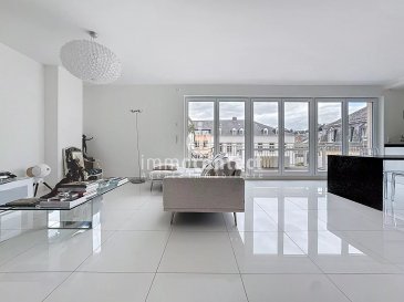 L'agence immobilière Immo-Contact vous propose un magnifique appartement Duplex de haut standing de +/− 130m², construit en 2013 avec 3 chambres et une terrasse de +/− 25m² orientée plein Sud, 2 parkings.

Idéalement situé à Itzig:
à 5km du Shopping Center Cloche D'Or, à 8km du Kirchberg, à 6 km de la Gare de Luxembourg, à 9 km du Findel (Aéroport).
Vous disposez d'un arrêt de bus à moins de 50m à pied qui dessert le Kirchberg, la gare et Cloche d'Or.
Egalement proche de 5 crèches, de restaurants, d’une école et de plusieurs parcs.

L'appartement au dernier étage, se compose comme suit :

Au rez-de-chaussée
- Cuisine équipée ouverte avec ilot central et espace à manger ainsi qu'un accès terrasse de +/− 25m² orientée plein Sud
- Salon avec accès terrasse
- 2 chambres à coucher de +/− 13m² et +/− 15m²
- Salle de bain avec vasque, douche et WC, un emplacement avec possibilité d’y installer un sauna ou dressing.

1er étage :
- Chambre parentale avec salle de bain privative, douche et baignoire d'exception et WC
- Dressing

Une cave privative, une buanderie commune et deux emplacements intérieurs viennent compléter ce bien.

A savoir :
- Chauffage au sol
- Conduit pour cheminée, possibilité d'y installer une cheminée
- Pas de travaux à prévoir
- Disponibilité à convenir

Visites possibles en semaine et le samedi.

Pour toutes informations contactez-moi au +352 621 391 355.

Estimation de votre bien (sous 48h), contactez-nous +352 26 311 992 ou sur info@immocontact.lu.

 ---------- 
Immo-Contact real estate agency offers you a magnificent luxury duplex apartment of +/− 130m², built in 2013 with 3 bedrooms and a +/− 25m² south-facing terrace, 2 parkings.

Ideally located in Itzig:
5km from Cloche D'Or Shopping Center, 8km from Kirchberg, 6km from Luxembourg train station, 9km from Findel (airport).
There's a bus stop less than 50m away, serving Kirchberg, the train station and Cloche d'Or.
Also close to 5 crèches, restaurants, a school and several parks.

The top-floor apartment is composed as follows:

First floor
- Open-plan fitted kitchen with central island and dining area, plus access to south-facing terrace of +/− 25m²
- Living room with access to terrace
- 2 bedrooms of +/− 13m² and +/− 15m²
- Bathroom with washbasin, shower and WC, a space with the possibility of installing a sauna or dressing room.

1st floor:
- Master bedroom with private bathroom, shower and exceptional bathtub and WC
- Dressing room

A private cellar, shared laundry room and two indoor spaces complete this property.

Worth knowing:
- Underfloor heating
- Fireplace flue, possibility of installing a fireplace
- No work required
- Availability to be agreed

Visits possible on weekdays and Saturdays.

For further information, please contact me on +352 621 391 355.

For an estimate of your property (within 48 hours), please contact us on +352 26 311 992 or visit info@immocontact.lu.)