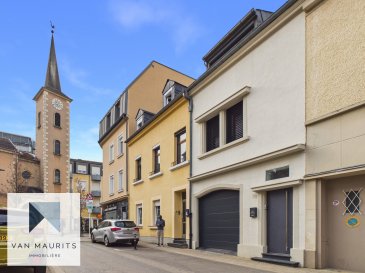 Située 22 rue Ferdinand Nothomb à Esch-sur-Alzette, cette maison entièrement rénovée en 2025 offre un cadre de vie idéal au centre-ville, tout en bénéficiant d'une rue calme limitée à 30 km/h. La rue a récemment été entièrement réaménagée, ce qui garantit qu'aucun travaux ne seront prévus devant la maison dans les années à venir. Elle se trouve en face de la crèche Kannervilla et du parc municipal Gaalgebierg, et à proximité immédiate des commerces, écoles, transports et de la future ligne de tram prévue pour 2032.

Un emplacement privilégié permettant de tout faire à pied, tout en profitant d'un environnement agréable et verdoyant.

Cette maison clé en main, rénovée avec des matériaux de qualité, est prête à être habitée immédiatement. Les installations électrique, sanitaire et de chauffage ont été entièrement refaites.

La maison dispose d'un chauffage central au gaz, de châssis PVC triple vitrage, de volets électriques, d'une isolation extérieure complète ainsi que d'une installation électrique conforme.
Certificat de performance énergétique : CPE E / E.

Surface habitable : 135 m²
Terrain : 1a32ca (132 m²) ? pleine propriété

Agencement :

Rez-de-chaussée
Hall d'entrée communiquant avec le garage
Séjour lumineux d'environ 24 m²
Cuisine neuve entièrement équipée avec accès direct à l'extérieur
Terrasse de 22 m² avec prolongement vers le jardin (possibilité d'aménagement en véranda)
Jardin d'environ 30 m²
Garage fermé avec porte automatique (15 m²)
1 emplacement de parking devant le garage

1er étage
Suite parentale avec salle de bain privative
Deuxième chambre
Salle de douche supplémentaire

2ème étage
Deux chambres spacieuses
Grenier
Grenier isolé, idéal pour stockage
Sous-sol
Grande cave d'environ 50 m² avec WC séparé

Deuxième cave sous le jardin (32 m²) avec accès extérieur, idéale pour un espace sport, sauna, atelier ou rangement

Caractéristiques principales
Maison 3 étages
4 chambres
1 salle de bain + 1 salle de douche
Garage + parking extérieur
Cuisine neuve équipée
Terrasse et jardin
Triple vitrage ? volets électriques
Isolation extérieure
Chaudière gaz (2020)
Fibre optique
Vue dégagée

Cette maison représente une opportunité rare au centre d'Esch-sur-Alzette : un bien entièrement rénové, prêt à habiter, offrant confort moderne, calme et proximité immédiate de toutes les commodités.

Idéal pour une famille à la recherche d'une résidence fonctionnelle et durable, sans travaux.

Agent responsable : Lydia Indjova
+352 661 331 628 // lydia@vanmaurits.lu