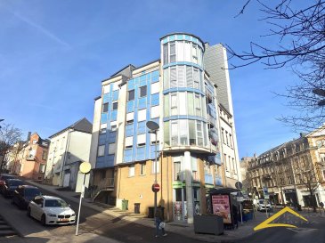 L'agence IMMOLORENA de Pétange a choisi pour vous un appartement d'une chambre d'environ 40 m2 au quatrième étage avec ascenseur à proximité des transports communs, commerces et écoles.

Il se compose comme suit:

- Hall d'entrée de 3 m2
- Un cuisine ouverte vers le salon d'environ 18 m2
- La chambre d'environ 10 m2 avec un petit débarras
- Une salle de bain équipée d'une douche

L'appartement dispose également s'une cave privative

l'APPARTEMENT EST DISPONIBLE A PARTIR DU 15 février 2026


CONDITIONS:

l'APPARTEMENT IDEAL POUR 2 PERSONNES MAXIMUM!
AVOIR 2 CDI

DETAILS DU PAIEMENT:

2 MOIS DE CAUTION SOIT 2.000 EUROS
LE MOIS DE FEVRIER 2026 PLUS LES AVANCES SUR LES CHARGES SOIT: 1.200 EUROS (1.000 € + 200 €)
LA MOITIÉ DES FRAIS D'AGENCES PLUS 17% DE TVA SOIT: 500 € + 17% = 585 €

Pour tout contact:

Vitor Pires: 691 761 110 (PT, IT, UK, FR)


L'agence ImmoLorena est à votre disposition pour toutes vos recherches ainsi que pour vos transactions LOCATIONS ET VENTES au Luxembourg, en France et en Belgique. Nous sommes également ouverts les samedis de 10h à 19h sans interruption.