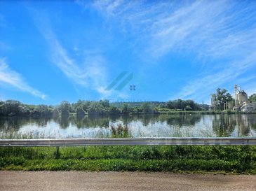 Belardimmo vous propose en exclusivité une très belle maison en bordure de Moselle située à Cattenom, la maison fait 162m² habitables sur un terrain de 10 ares 85 ca. 
La maison dispose d'un magnifique jardin ainsi qu'une belle vue sur la Moselle.

La maison est composée comme suit:

RDC

- Hall d'entrée
- Garage une voiture
- Buanderie/Chaufferie
- Accès appartement airbnb ( salon/séjour, chambre, WC salle de douche et cuisine)


A l'étage:

- Degagement
- Salon/séjour avec cheminée
- Bureau avec accès belle terrasse et jardin
- Une chambre
- cuisine équipée
- WC séparé
- Salle de bain

Sous-comble:

- 2 chambres 
- 2 grenier
- Une salle d'eau avec WC

Equipements:

- Chaudier Mazout
- 3 annexes ( Atelier, abris de jardin et cuve à mazout)

La maison nécessite quelques rénovation, mais est située dans un cadre exceptionnel.

Pour plus d'informations veuillez contacter Monsieur David Kempf au 00 352 621 631 841 ou par mail david.kempf16@gmail.com