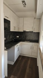 L'agence CHAVES vous propose un STUDIO de +/-33 m2 à Luxembourg/Bonnevoie, au 2ème étage sans ascenseur.  
Le studio se compose comme suit:  
Séjour avec cuisine équipée, Salle de douche et un grenier.