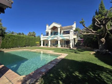 Bienvenue dans cette superbe villa individuelle à louer à Marbella ! Située dans le quartier prestigieux de Balcones de Sierra Blanca, cette propriété idéale pour les familles offre un havre d'intimité dans une impasse, à seulement 5 minutes en voiture du centre de Marbella et à 10 minutes de Puerto Banús. Avec une superficie construite de 629 m² et une surface habitable de 450 m², cette villa s'élève sur un terrain de 1 000 m², offrant un espace spacieux et élégant à profiter.

On est accueilli par une grande entrée avec un charmant patio à l'avant. Le rez-de-chaussée comprend une cuisine moderne, équipée d'un vaste coin repas, qui s'ouvre sur une terrasse d'été avec une deuxième cuisine extérieure, idéale pour profiter des chaudes nuits méditerranéennes. Le vaste salon avec cheminée et le deuxième salon TV offrent de multiples espaces de divertissement, tous avec accès direct aux terrasses et à la piscine, ainsi qu'une chambre double avec salle de bains attenante.

À l'étage, la chambre principale de 60 m² vous surprendra par son double dressing, sa salle de bains privative, sa vue sur la mer et sa terrasse exclusive. Deux chambres supplémentaires se partagent une deuxième salle de bains. Le sous-sol comprend une salle de jeux, un bureau, des dressings et une chambre avec salle de bains privative.

Cette villa, construite en 2002 et en excellent état, orientée sud, comprend un chauffage électrique par pompe à chaleur, des placards encastrés, un débarras et deux places de parking.

Pour plus de renseignement veillez contacter l'agence par téléphone au +352 26 54 31 48 ou par mail : contact@belardimmo.lu

 ---------- 
Willkommen in diesem großartigen Einfamilienhaus zur Miete in Marbella! Das aufstrebende Viertel Balcones de Sierra Blanca beherbergt dieses perfekte Familienanwesen mit Privatsphäre in einer Sackgasse, nur 5 Autominuten vom Zentrum Marbella und 10 Minuten von Puerto Banús entfernt. Mit einer bebauten Fläche von 629 m² und einer Wohnfläche von 450 m² steht dieses Haus auf einem Grundstück von 1.000 m² und bietet ein geräumiges und elegantes Umfeld.

Man wird durch einen großen Eingang mit einem charmanten Vorhof begrüßt. Das Erdgeschoss umfasst eine moderne Küche mit einem großen Essbereich, die sich zu einer Sommerterrasse mit einer zweiten Außenküche öffnet, ideal, um die warmen mediterranen Nächte zu genießen. Das große Wohnzimmer mit Kamin und das zweite TV-Zimmer bieten vielfältige Unterhaltungsmöglichkeiten, alle mit direktem Zugang zu den Terrassen und zum Pool, sowie ein Doppelzimmer mit angrenzendem Bad.

Im Obergeschoss wird Sie das 60 m² große Hauptschlafzimmer mit Doppelkleiderschrank, eigenem Bad, Meerblick und exklusivem Terrassenbereich überraschen. Zwei weitere Schlafzimmer teilen sich ein zweites Bad. Der Keller umfasst einen Spielraum, ein Büro, Ankleidezimmer und ein Schlafzimmer mit eigenem Bad.

Dieses 2002 erbaute und in ausgezeichnetem Zustand befindliche Villa, nach Süden ausgerichtet, ist mit Elektroheizung durch Wärmepumpe, Einbauschränken, einem Abstellraum und zwei Parkplätzen ausgestattet.

Für weitere Informationen kontaktieren Sie bitte die Agentur telefonisch unter +352 26 54 31 48 oder per E-Mail: contact@belardimmo.lu

 ---------- 
Welcome to this superb detached villa for rent in Marbella! Located in the prestigious district of Balcones de Sierra Blanca, this ideal property for families offers a haven of privacy in a cul-de-sac, just 5 minutes by car from the center of Marbella and 10 minutes from Puerto Banús. With a built area of 629 m² and a living area of 450 m², this villa sits on a 1,000 m² plot, offering a spacious and elegant space to enjoy.

We are greeted by a large entrance with a charming front patio. The ground floor includes a modern kitchen, equipped with a large dining area, opening onto a summer terrace with a second outdoor kitchen, ideal for enjoying warm Mediterranean nights. The spacious living room with fireplace and the second TV lounge offer multiple entertainment spaces, all with direct access to terraces and the pool, as well as a double bedroom with an en-suite bathroom.

Upstairs, the 60 m² master bedroom will surprise you with its double dressing room, private bathroom, sea view, and exclusive terrace. Two additional bedrooms share a second bathroom. The basement includes a game room, an office, wardrobes, and a bedroom with an en-suite bathroom.

This villa, built in 2002 and in excellent condition, facing south, includes electric heating with a heat pump, built-in closets, a storage room, and two parking spaces.

For more information, please contact the agency by phone at +352 26 54 31 48 or by email: contact@belardimmo.lu