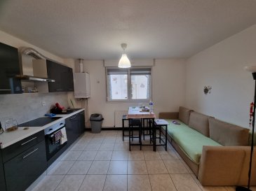 Appartement à vendre Hettange-Grande. Hettange Grande, impasse des mélèzes , F2  composé d'une cuisine équipée ouverte sur la pièce de vie, une chambre, une salle de bains avec douche et un wc individuel.
En complément un garage .
Actuellement loué avec bail en cours depuis mars 2024.

Loyer perçu 560 € + 50 € de charges
Charges copropriétaire 2024 : 720 €  
Taxe foncière : 504 €
Immodm 03 82 57 31 87  

Honoraires à la charge du vendeur.  Dans une copropriété de 6 lots. Aucune procédure n'est en cours. Classe énergie C, Classe climat C Montant moyen estimé des dépenses annuelles d'énergie pour un usage standard, établi à partir des prix de l'énergie de l'année 2021 : entre 650.00 et 960.00 €. Les informations sur les risques auxquels ce bien est exposé sont disponibles sur le site Géorisques : georisques.gouv.fr.
